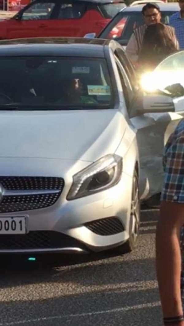 जयपुर में राजे की मर्सिडीज से टकराई कार, कोई हताहत नहीं